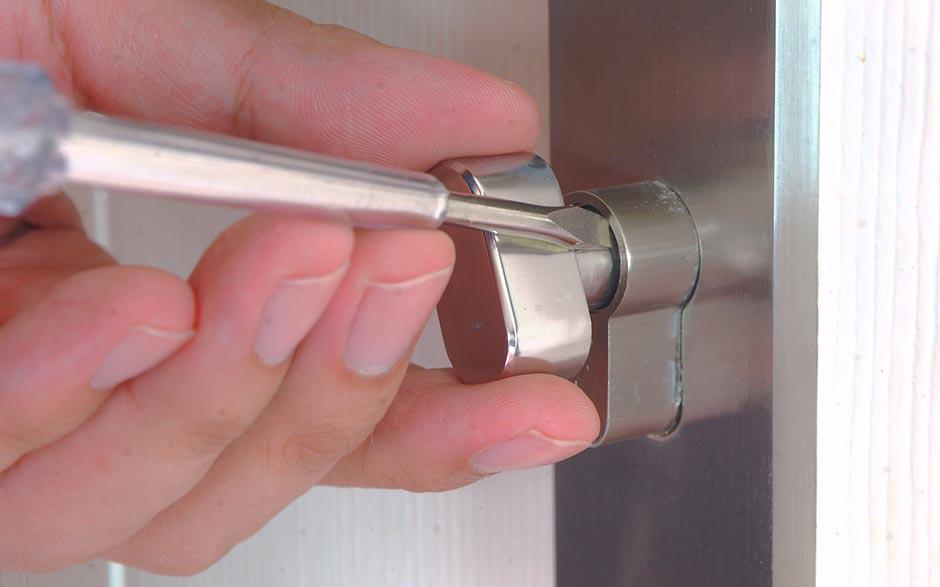 comment changer une serrure de porte Morsang-sur-Orge